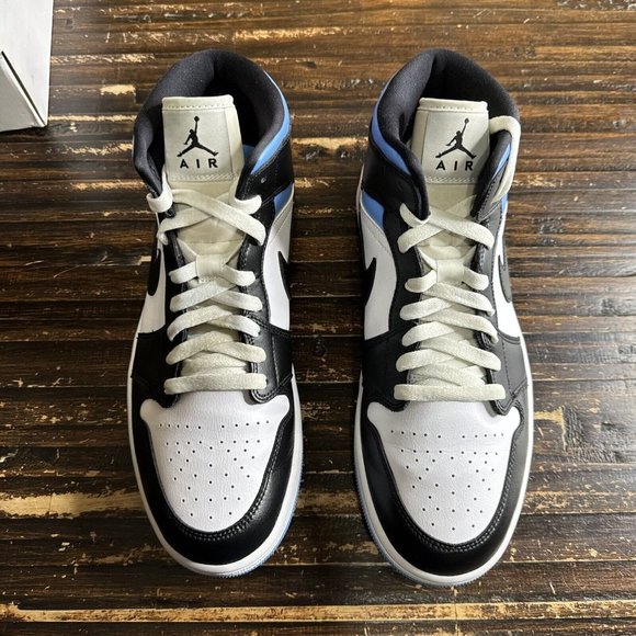 WOMANS AIR JORDAN 1 MID WHITE/BLACK-UNIVERSITY BLUE (W) SIZE 12 Bq6472-102 - Picture 4 of 7